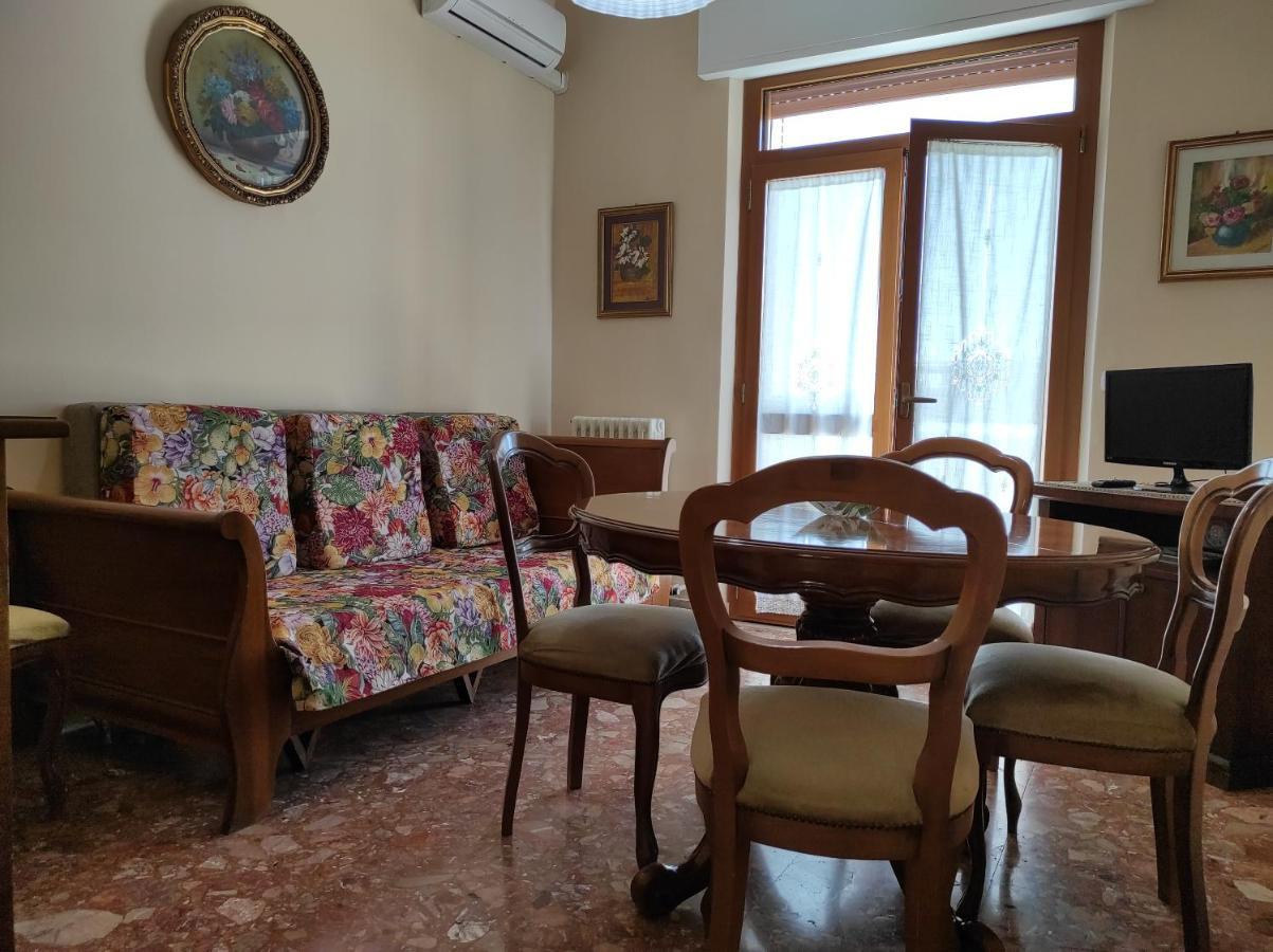 La Colonna Holiday House Leilighet Lecce Eksteriør bilde